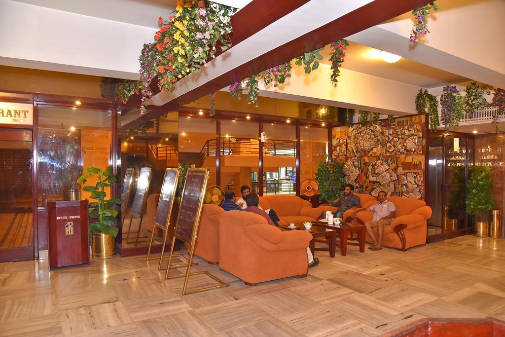 Hotel Poonja International Мангалор Экстерьер фото